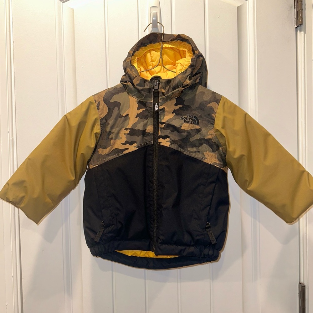 (EUC) North Face Toddler Boys Insulated Camo Jacket